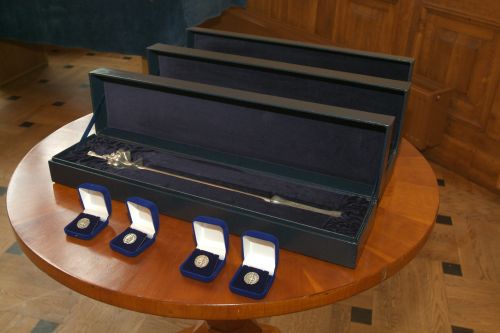 Repliki berła Świętej Królowej Jadwigi, symbo